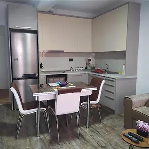  Appartamento #1 Modern 1br With Balcony In Up-and-coming Hip Area Albania